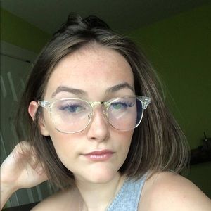 Meet your Posher, Maya